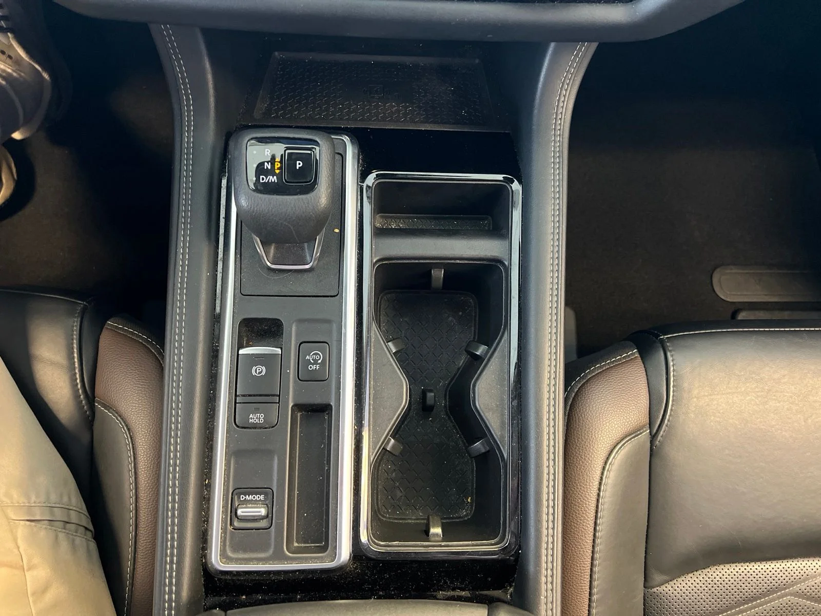 Used 2023 White Nissan Platinum image 19
