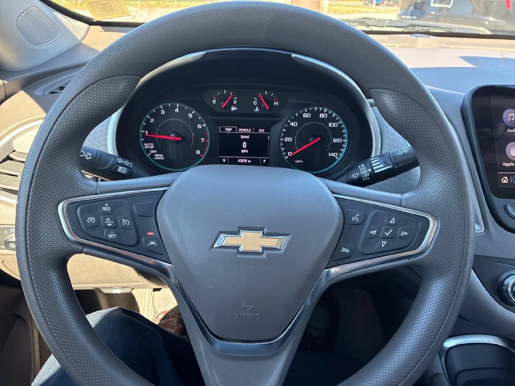 Used 2025 Mineral Gray Metallic Chevrolet 1LT image 15
