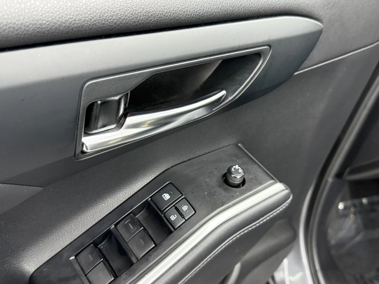 Used 2022 Magnetic Gray Metallic Toyota Hybrid XLE AWD image 33