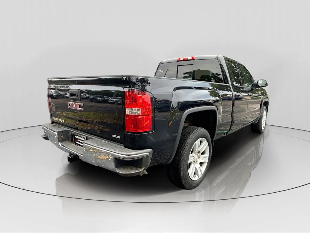 Used 2018 Black GMC SLE image 7