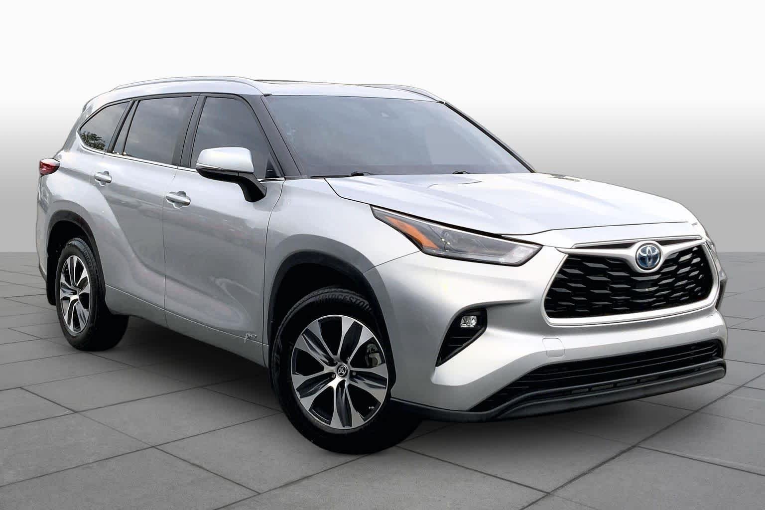 Used 2023 Celestial Silver Metallic Toyota Hybrid XLE image 3