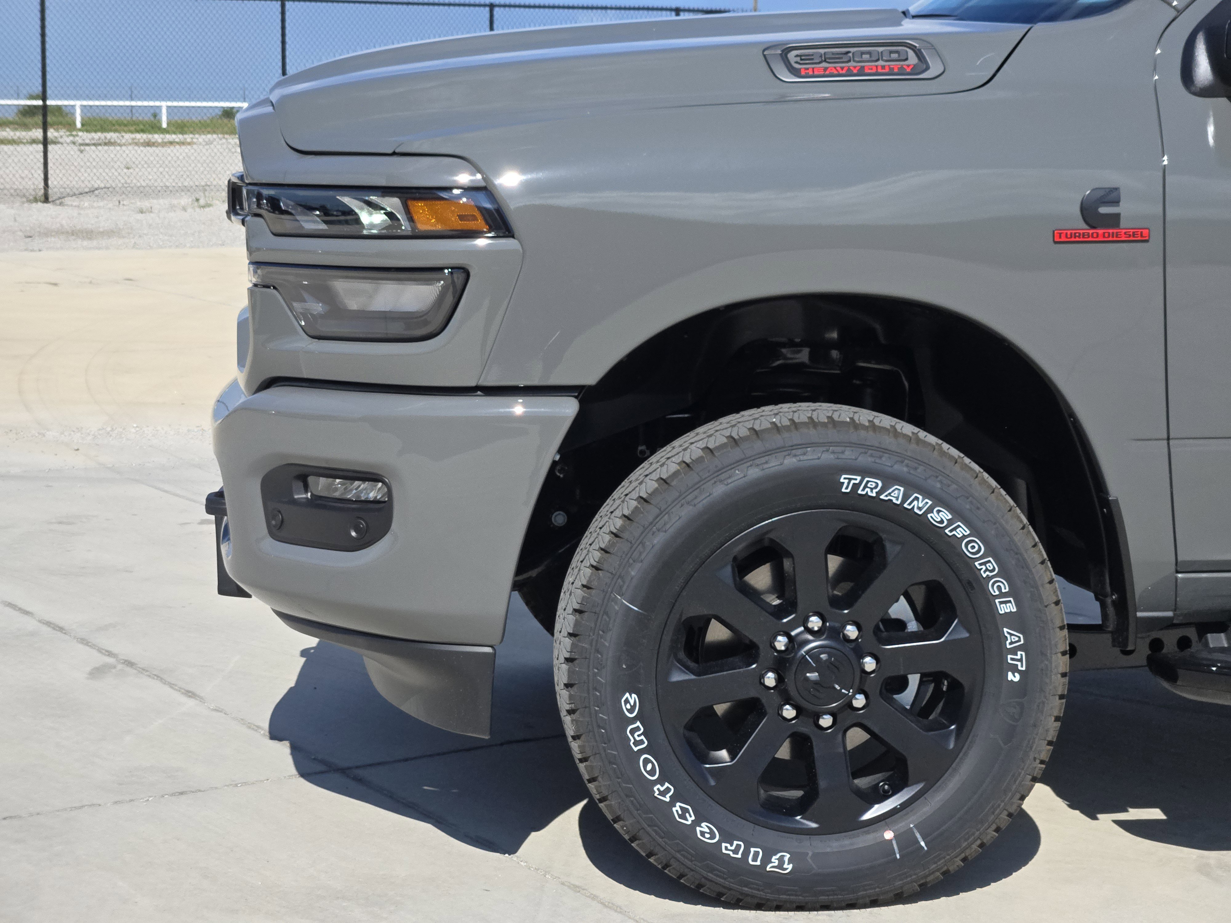 New 2026 Ceramic Gray Clear-Coat Exterior Paint RAM Lone Star image 6
