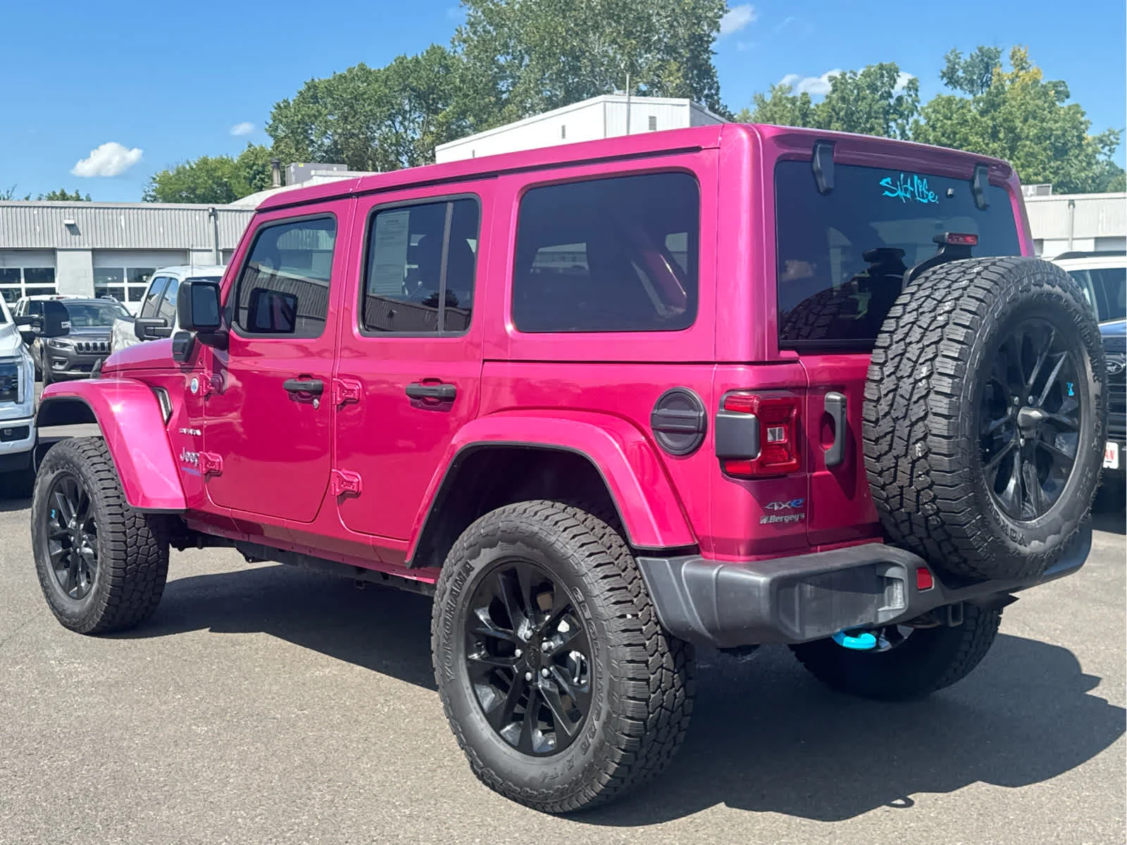 Used 2022 Limited Edition Tuscadero Pearlcoat Jeep Unlimited Sahara image 3