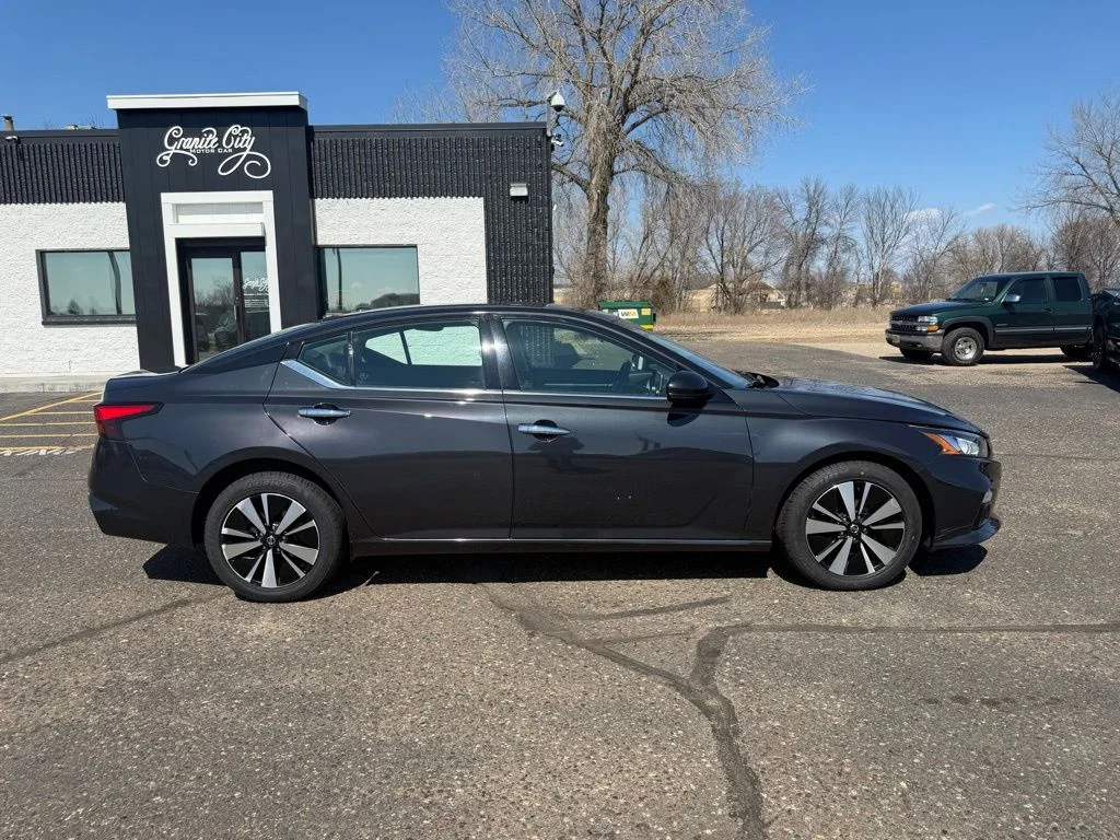 Used 2020 Blue Nissan 2.5 SL image 3
