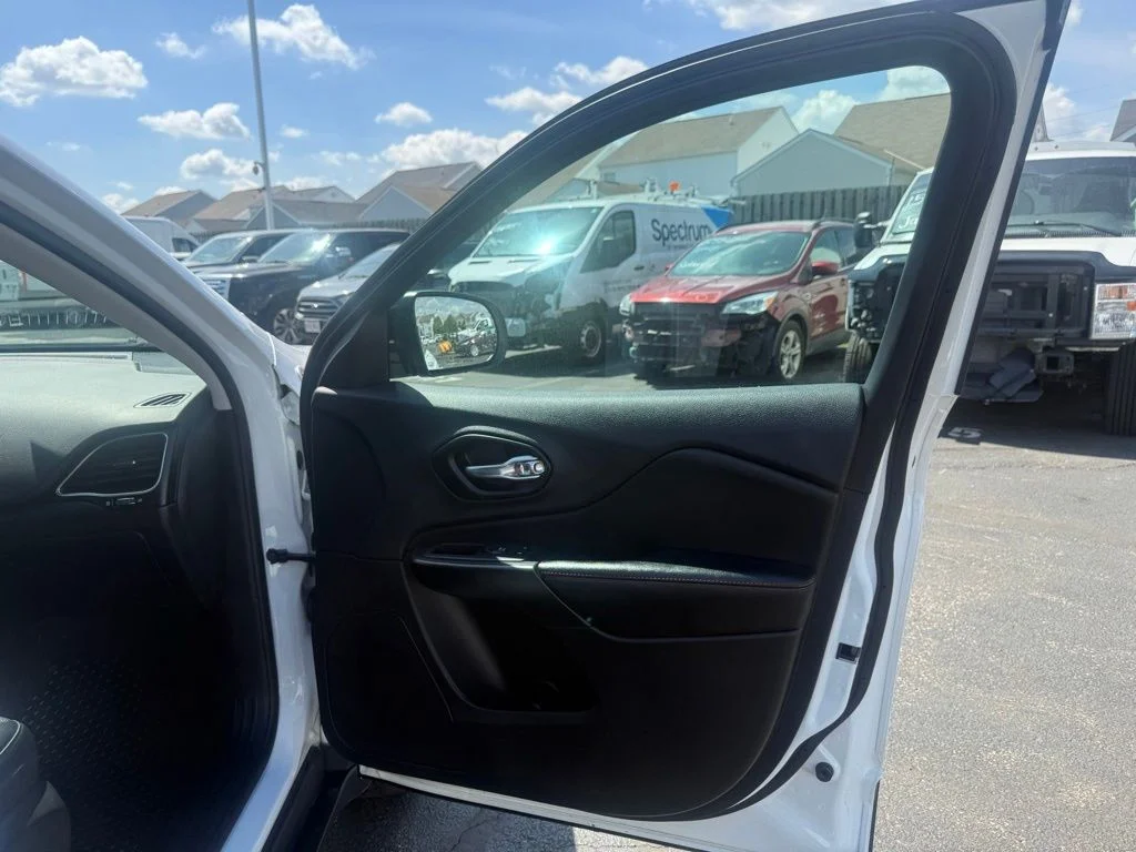 Used 2022 White Jeep Trailhawk image 59