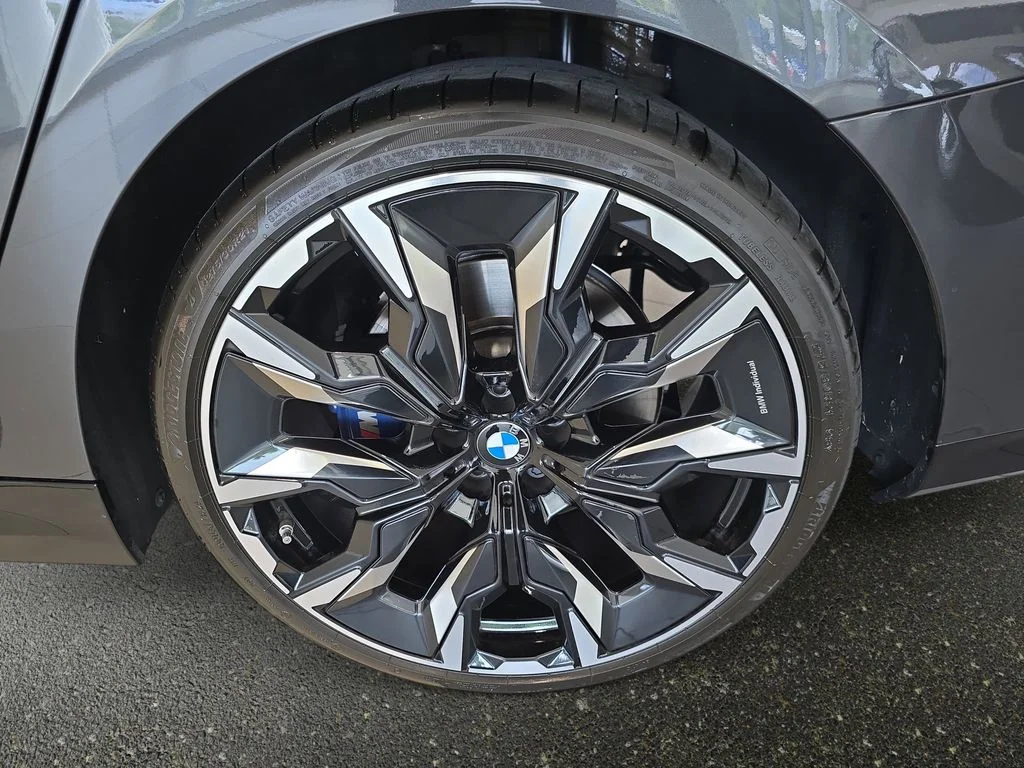 Used 2026 Dark Graphite Metallic BMW 530i xDrive image 32