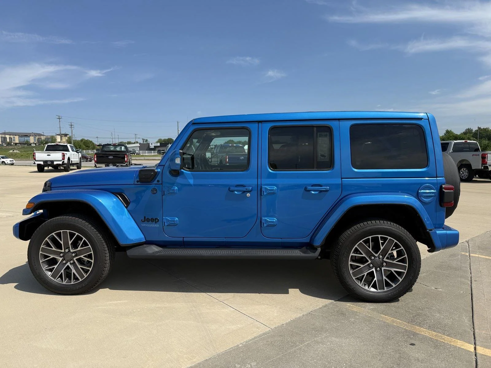 Used 2022 Hydro Blue Pearlcoat Jeep Unlimited Sahara High Altitude image 5