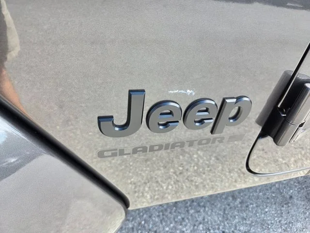 New 2026 Granite Crystal Metallic Clear-Coat Exterior Paint Jeep Sport S image 4