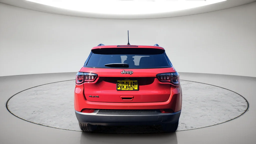 New 2026 Red Hot Pearlcoat Jeep Latitude image 4