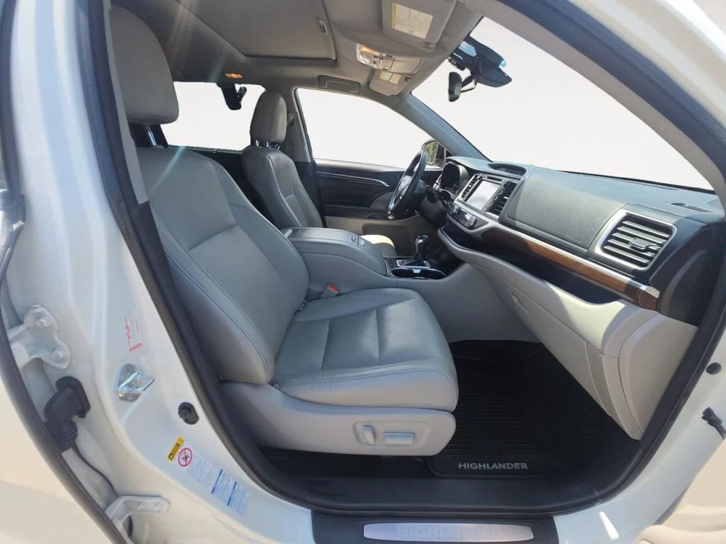 Used 2016 White Toyota Limited image 15