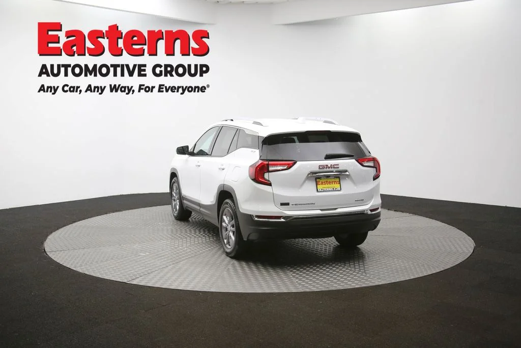 Used 2024 White GMC SLT image 65