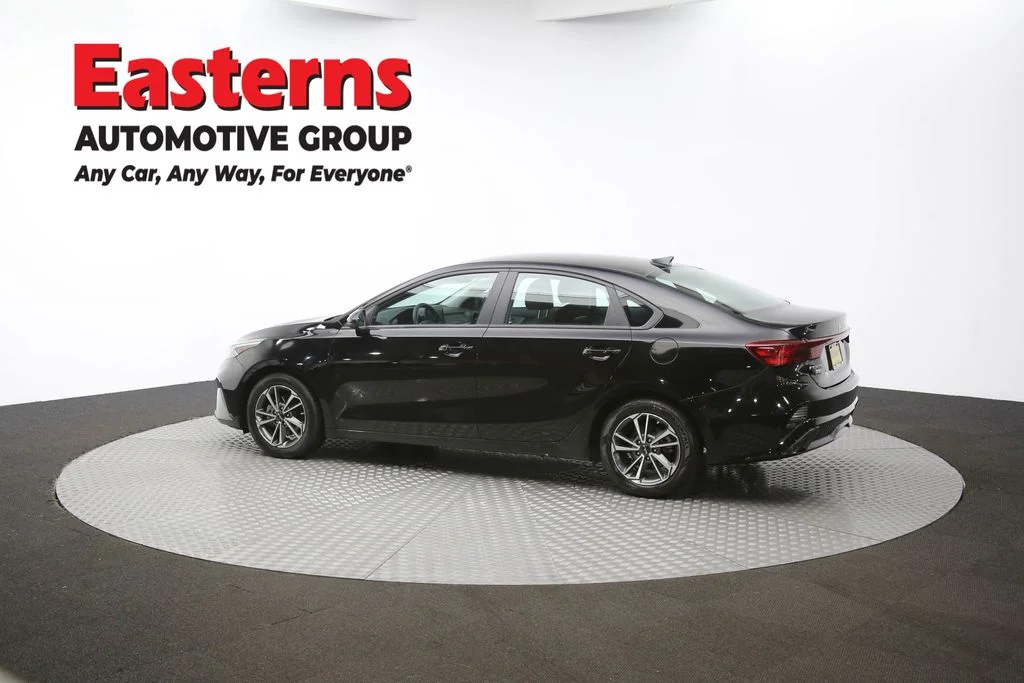 Used 2022 Black Kia LXS image 59