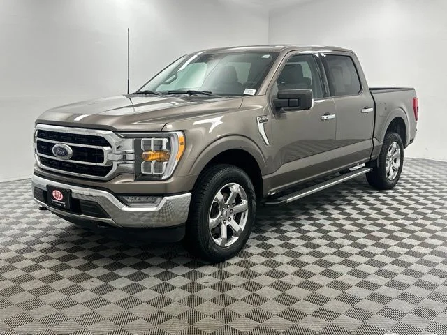 Used 2023 Gray Ford XLT image 3