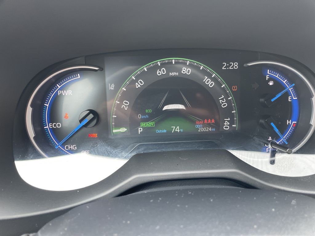 Used 2024 White Toyota LE image 17