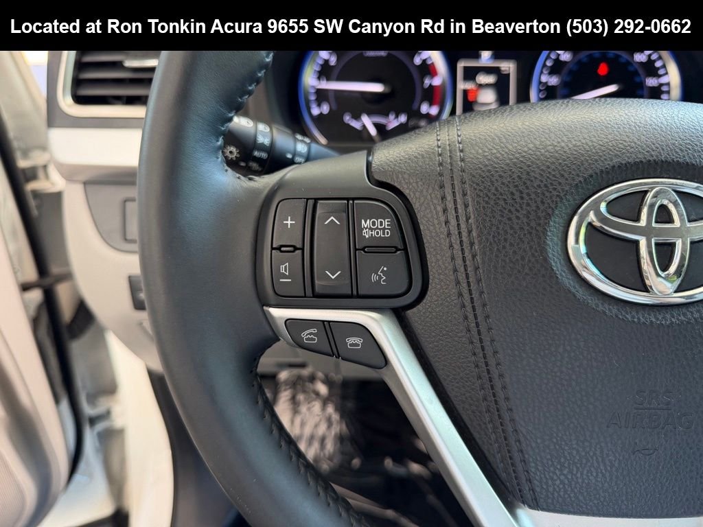 Used 2016 Blizzard Pearl Toyota XLE V6 image 16
