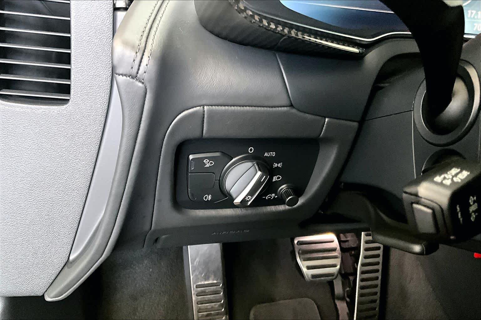 Used 2020 Kemora Gray Metallic Audi V10 performance image 29