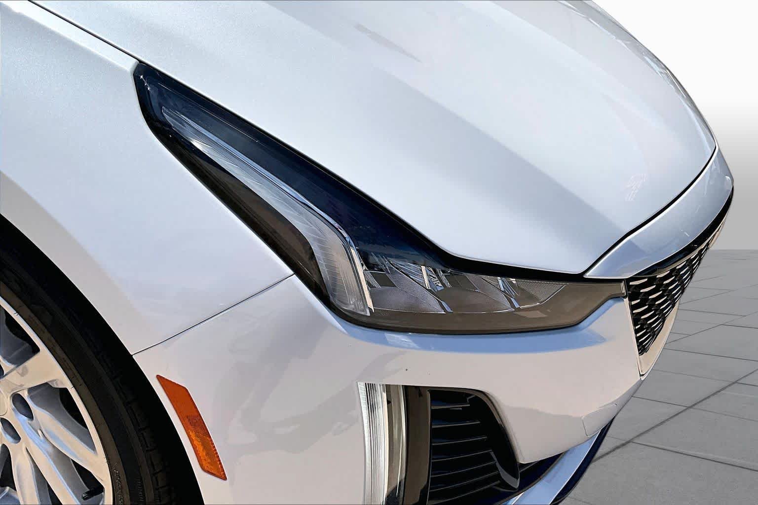 Used 2022 Crystal White Tricoat Cadillac Luxury image 26