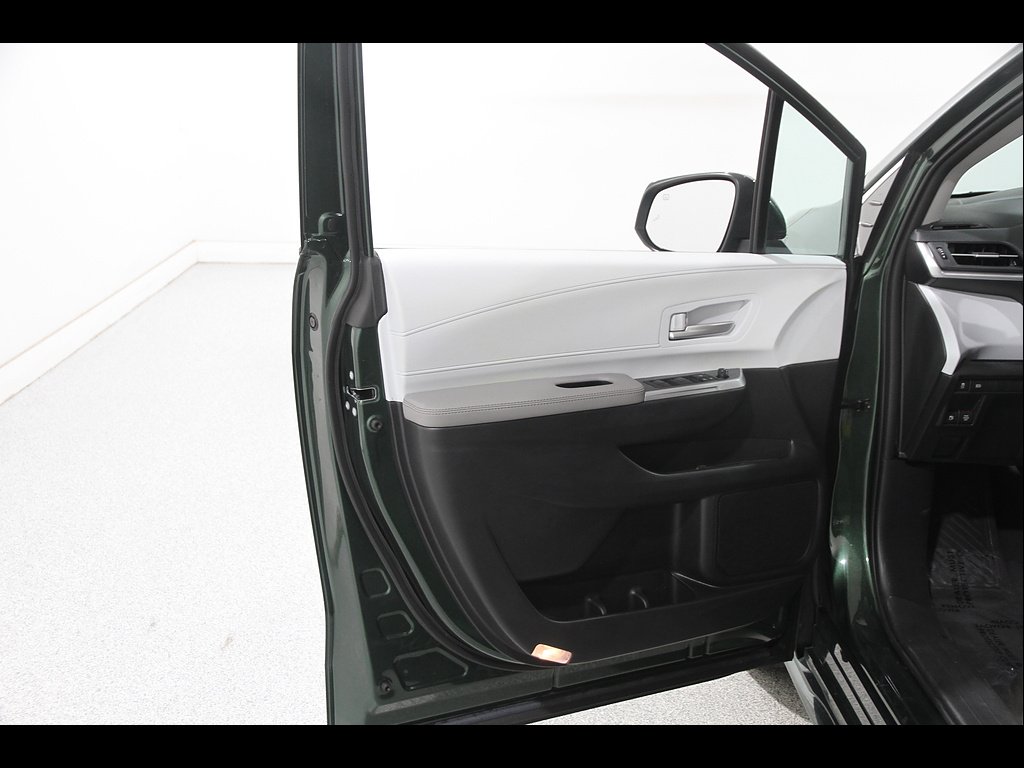 Used 2026 Cypress Toyota XLE 8-Passenger image 4