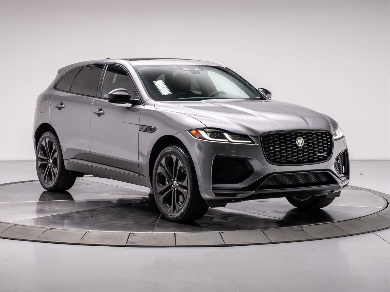 2025 Jaguar F-PACE R-Dynamic S - Photo 7