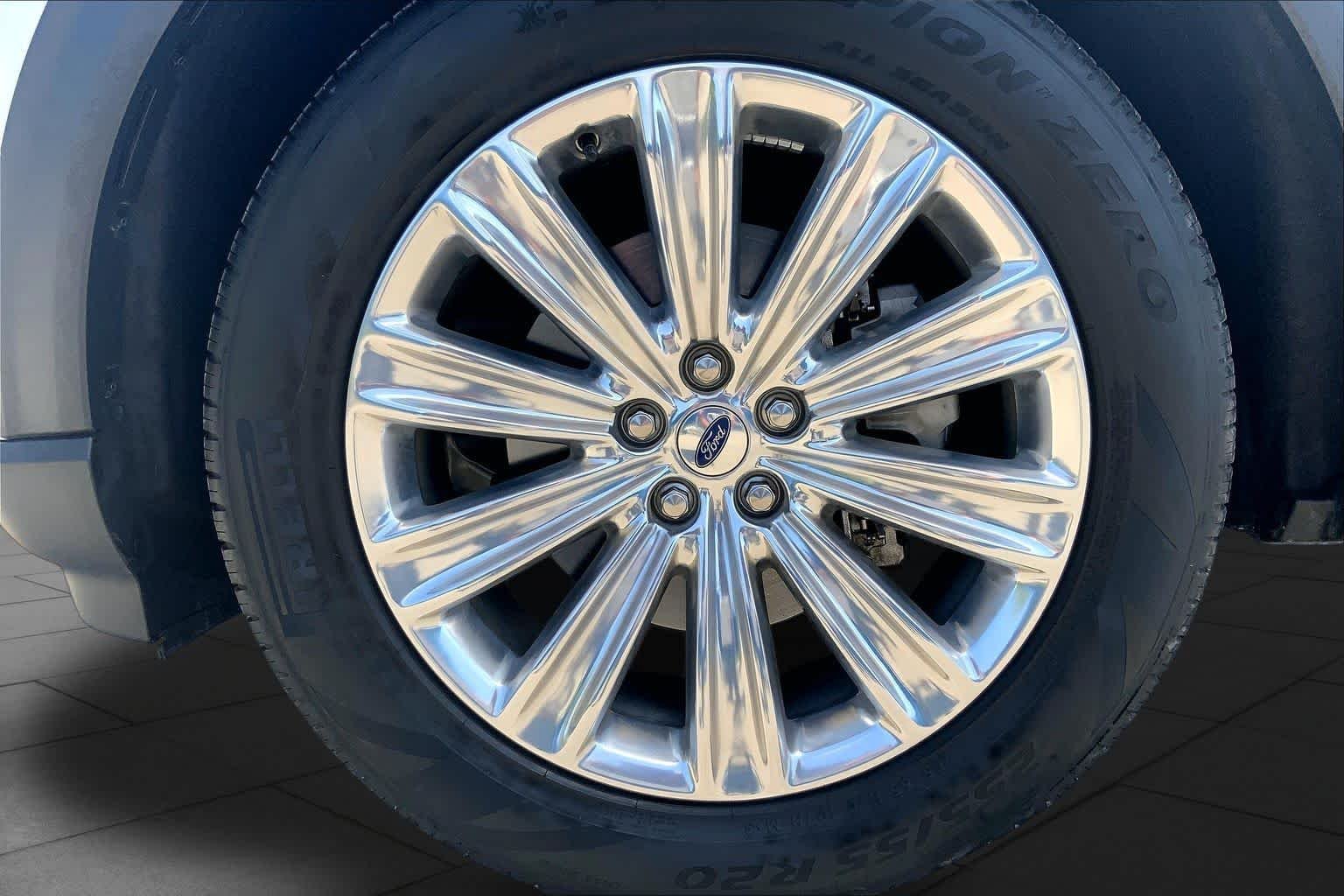 Used 2022 Star White Metallic Tri-Coat Ford Limited image 11