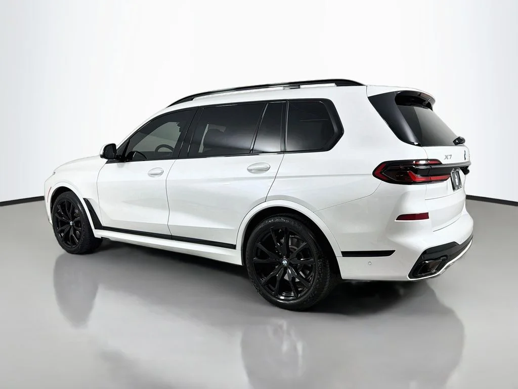 Used 2025 White BMW xDrive40i image 7