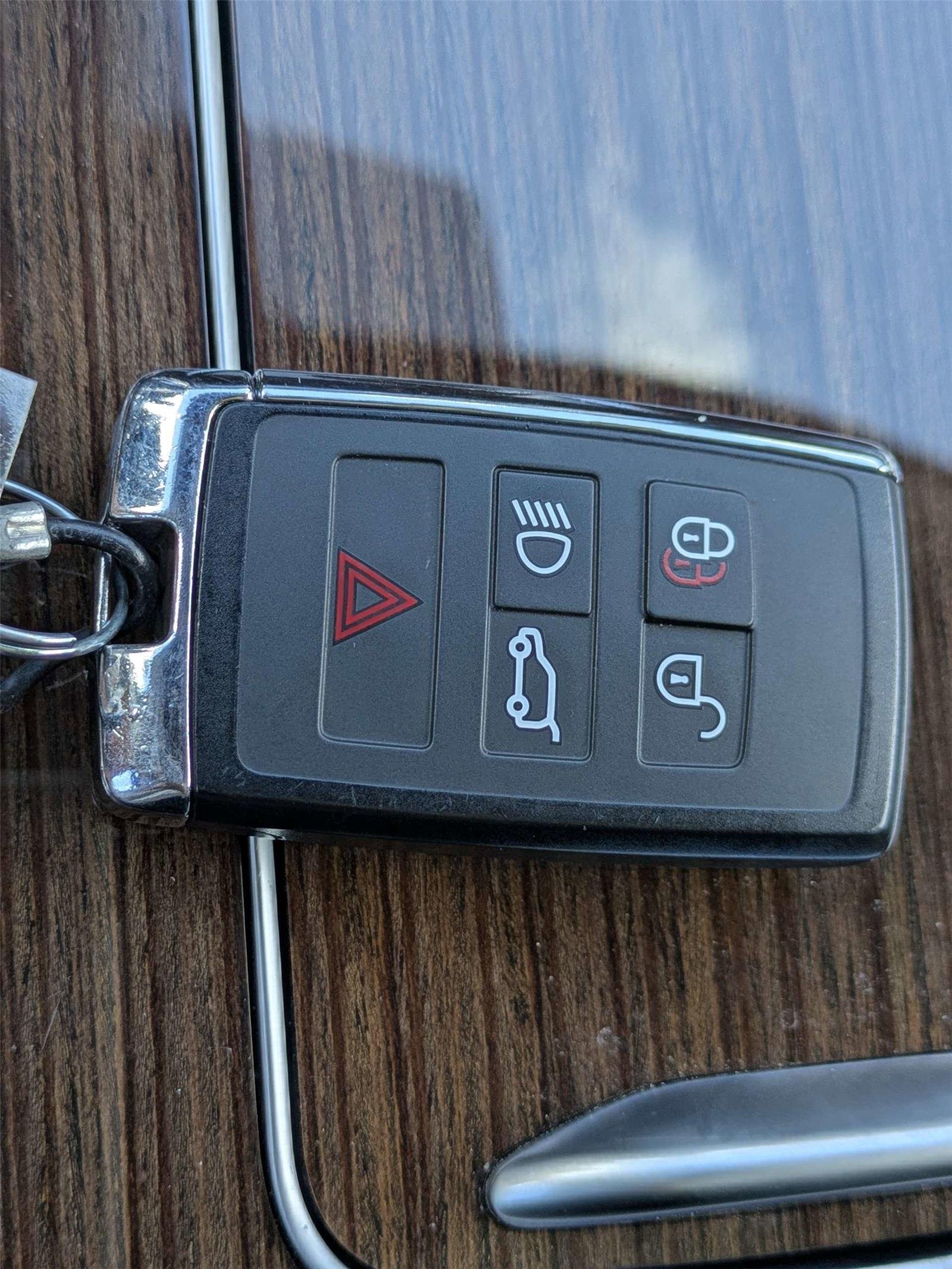 Used 2019 British Racing Green Metallic Land Rover Dynamic image 31