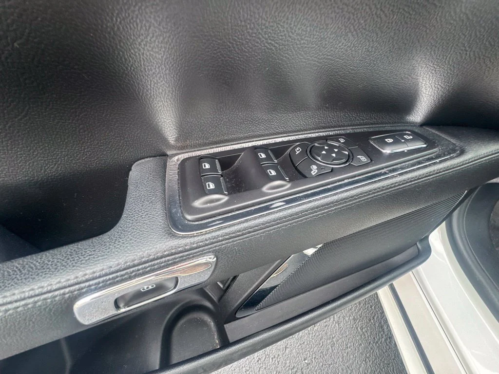 Used 2018 White Lincoln Select image 36