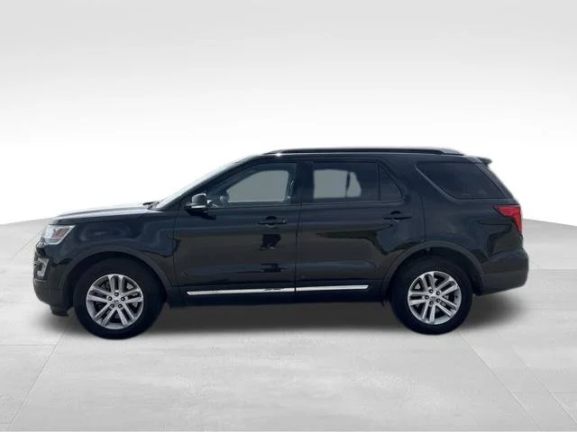 Used 2017 Black Ford XLT image 6