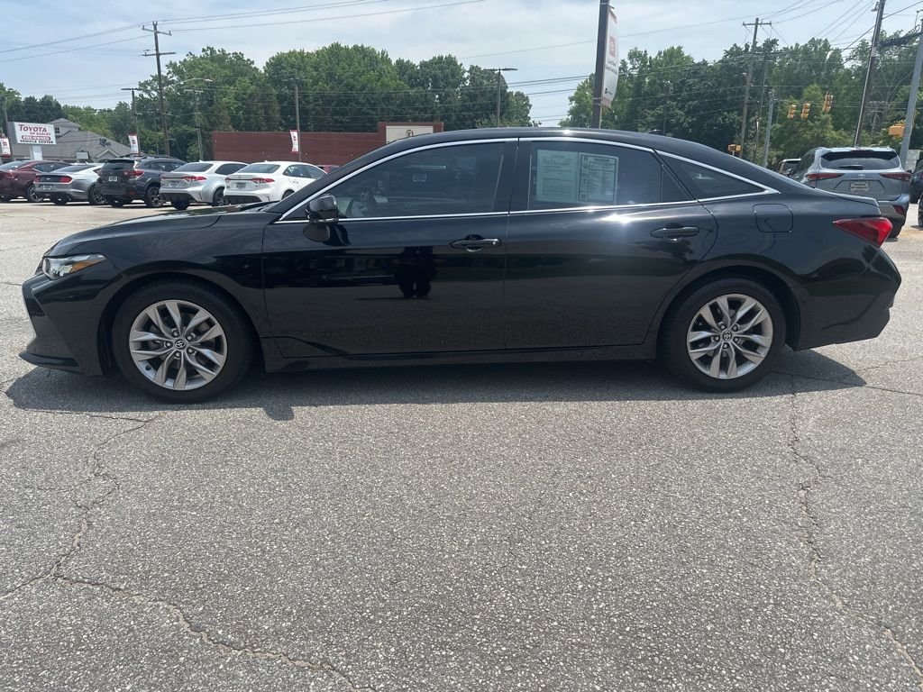 Used 2019 Midnight Black Metallic Toyota XLE image 4