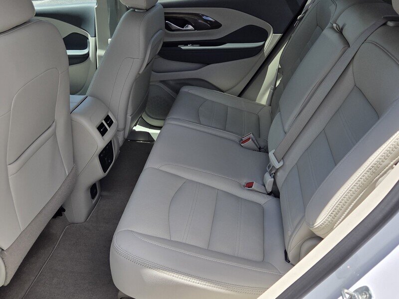 Used 2022 White Frost GMC AWD 4DR DENALI image 12