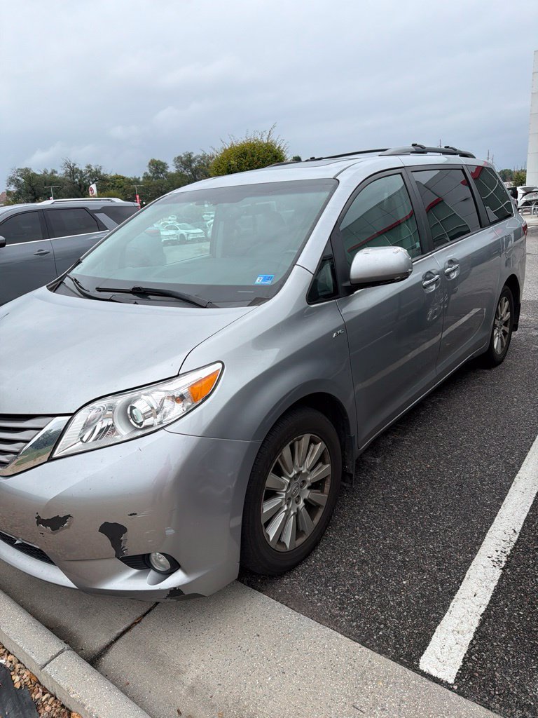 Used 2017 Silver Toyota XLE image 2