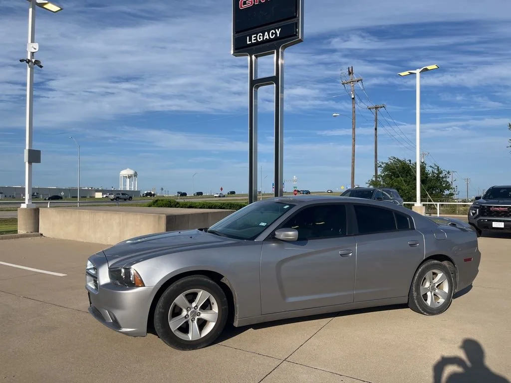 2014 Dodge Charger SE's photo