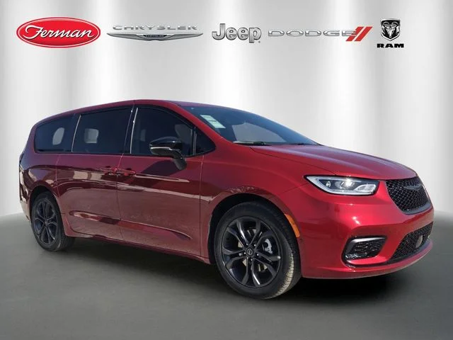 2026 Chrysler Pacifica Select's photo