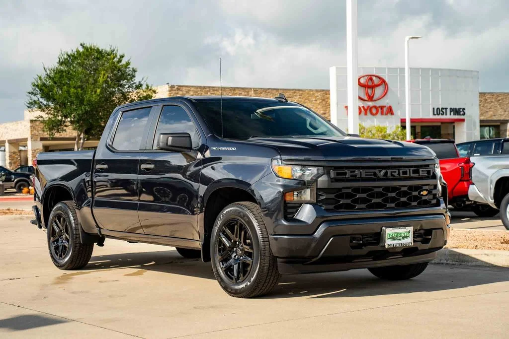 Used 2022 Gray Chevrolet Custom image 5