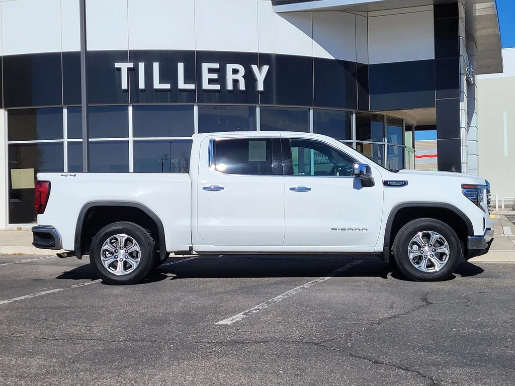 Used 2025 Summit White GMC SLT image 1