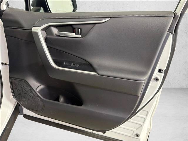Certified Used 2025 WIND CHILL PEARL Toyota  image 15