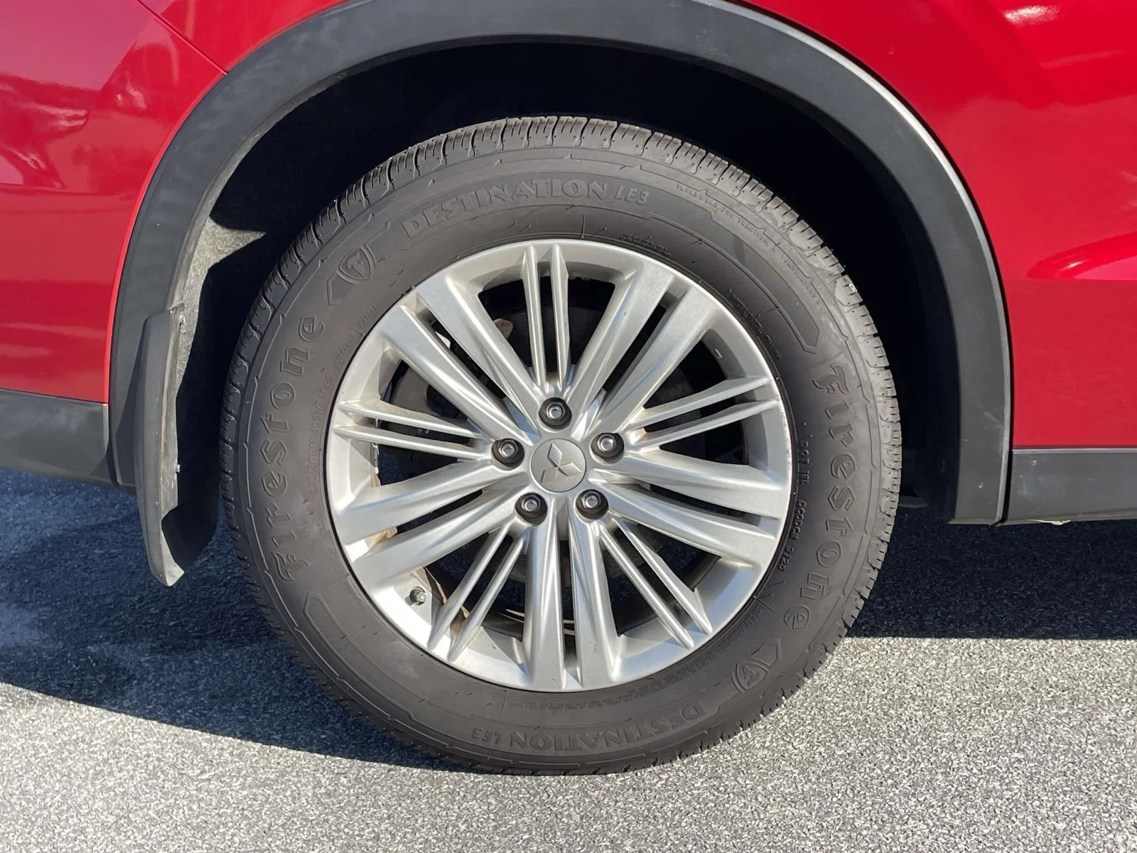 Used 2022 Red Diamond Mitsubishi ES image 29
