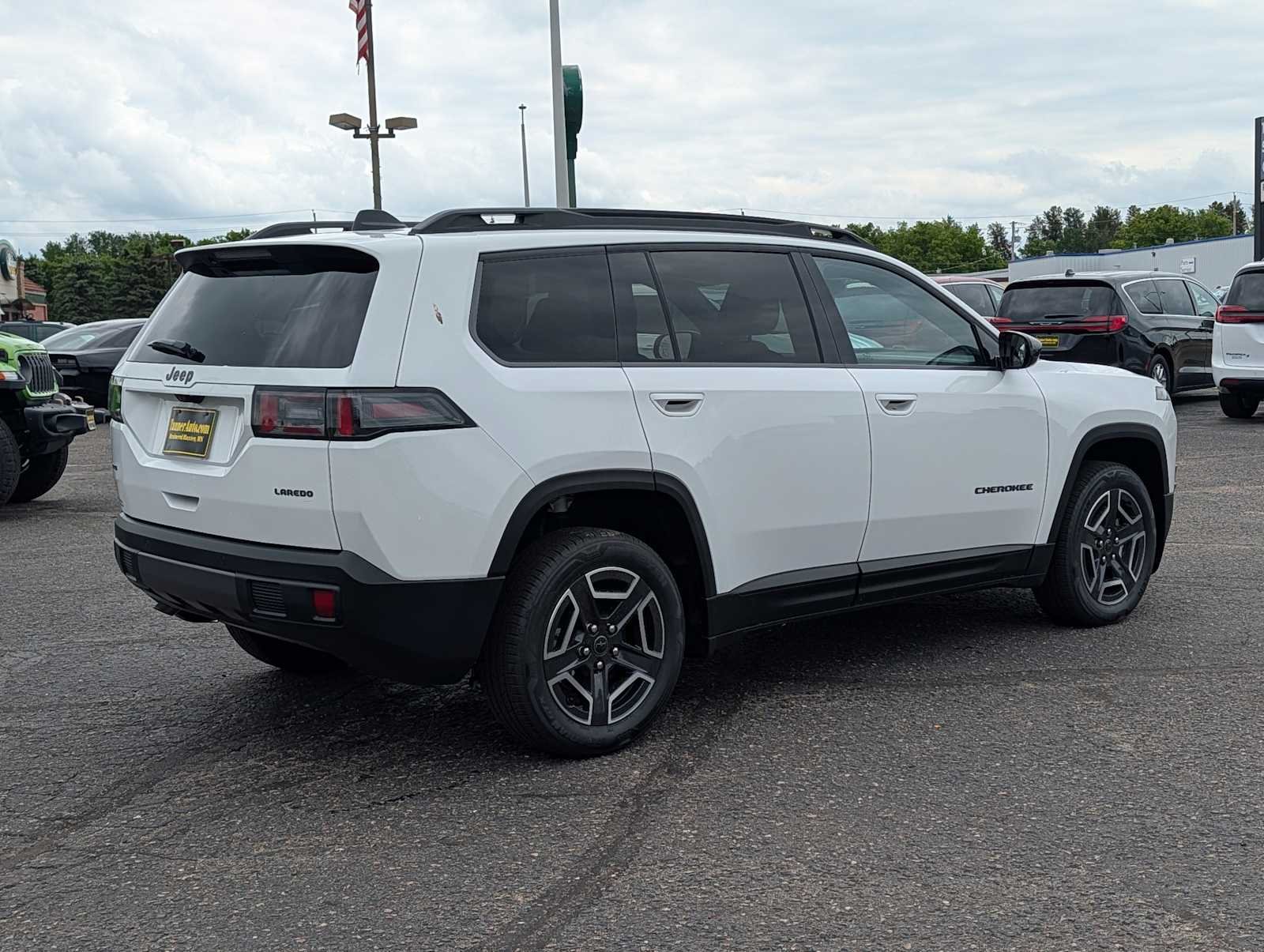 New 2026 Bright White Clear-Coat Exterior Paint Jeep Laredo image 7
