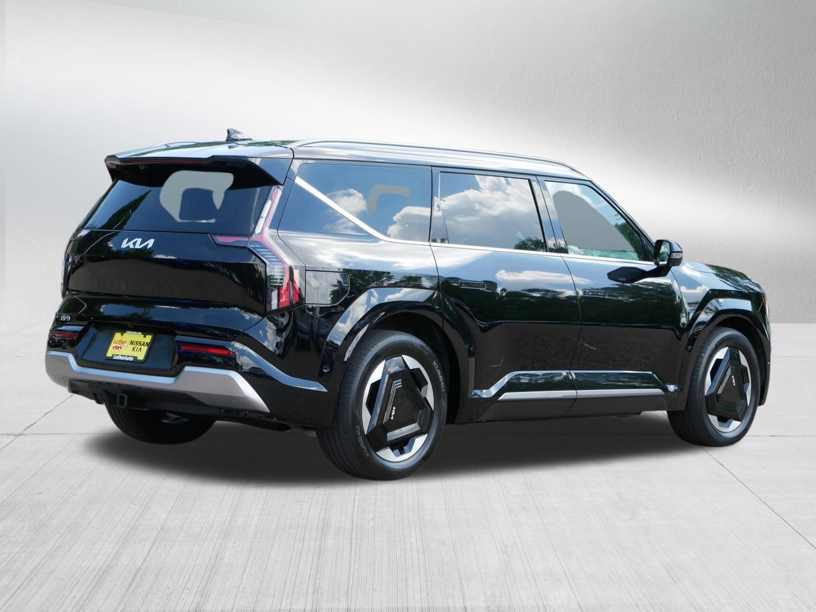Certified Used 2024 Aurora Black Pearl Kia Land image 7