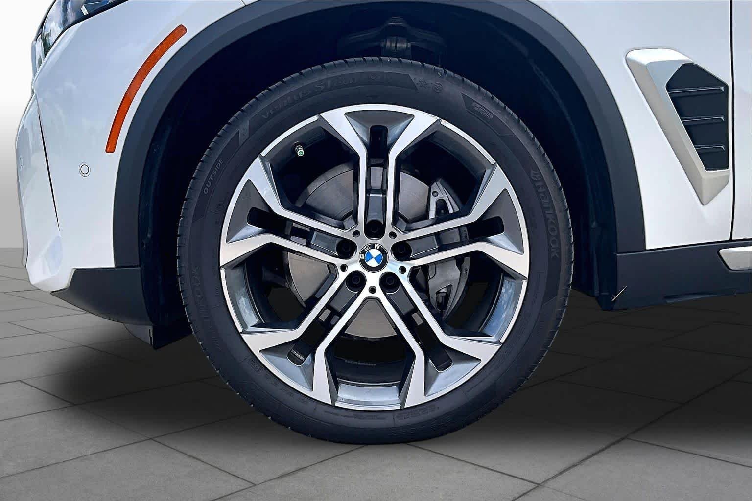 Used 2026 Mineral White Metallic BMW xDrive40i image 20