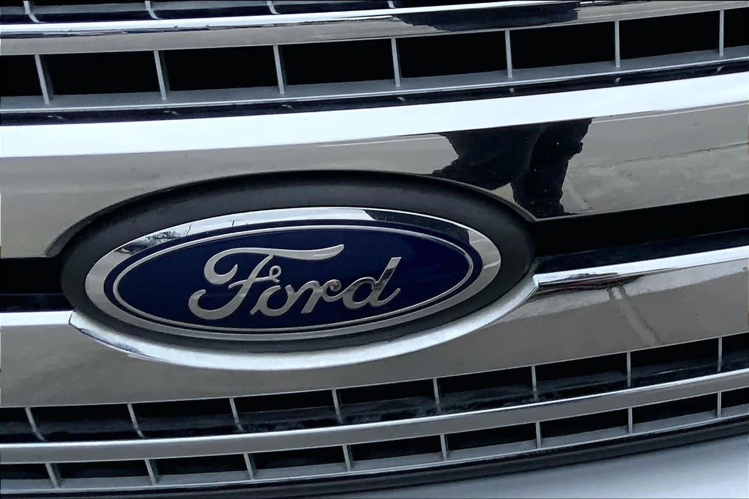 Used 2019 Ingot Silver/Magnetic Ford XLT image 29