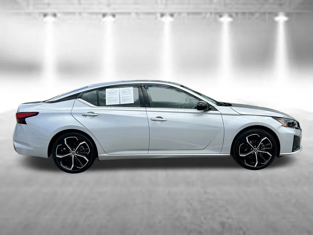 Used 2025 Brilliant Silver Metallic Nissan 2.5 SR image 5