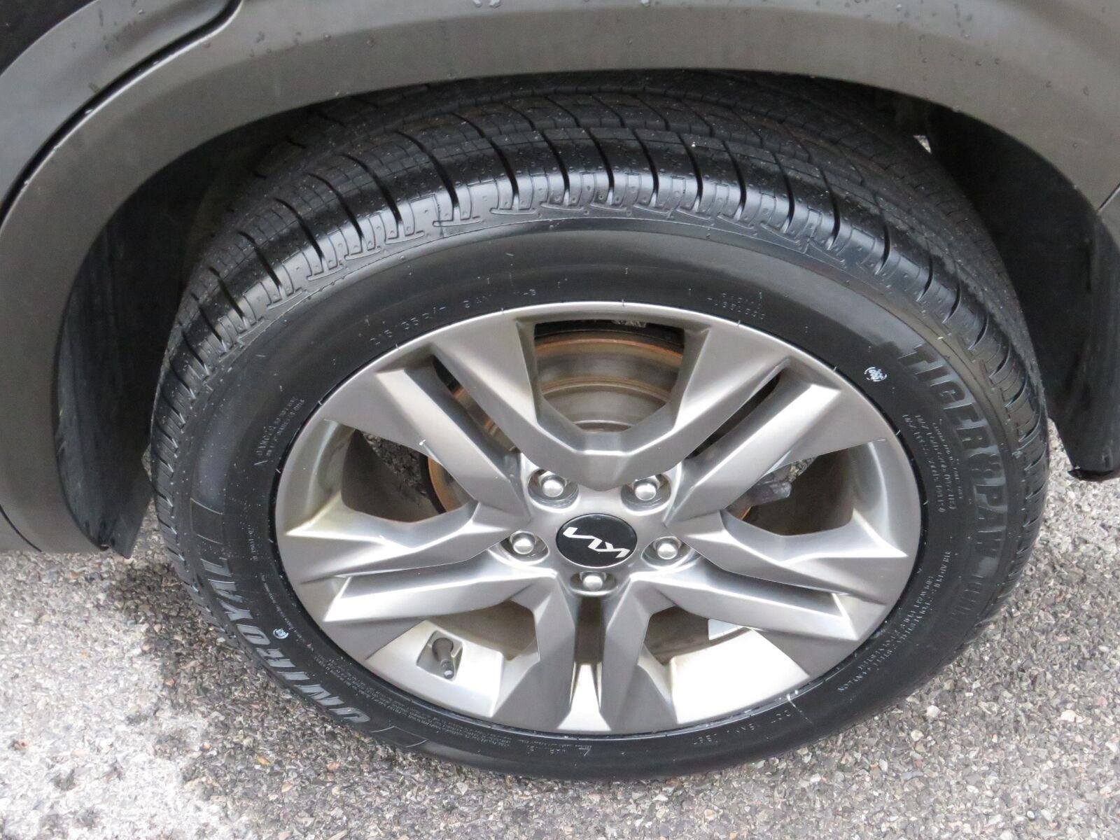 Used 2022 Cherry Black Kia S image 13