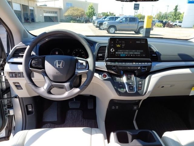 New 2026 Solar Silver Metallic Honda EX-L image 29