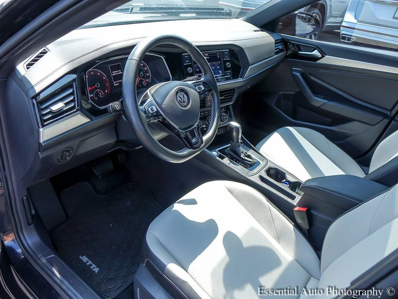 Used 2020 Deep Black Pearl Volkswagen R-Line image 8