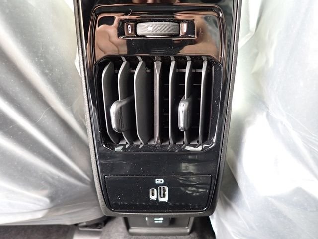 New 2026 Bright White Clearcoat Jeep Latitude image 14