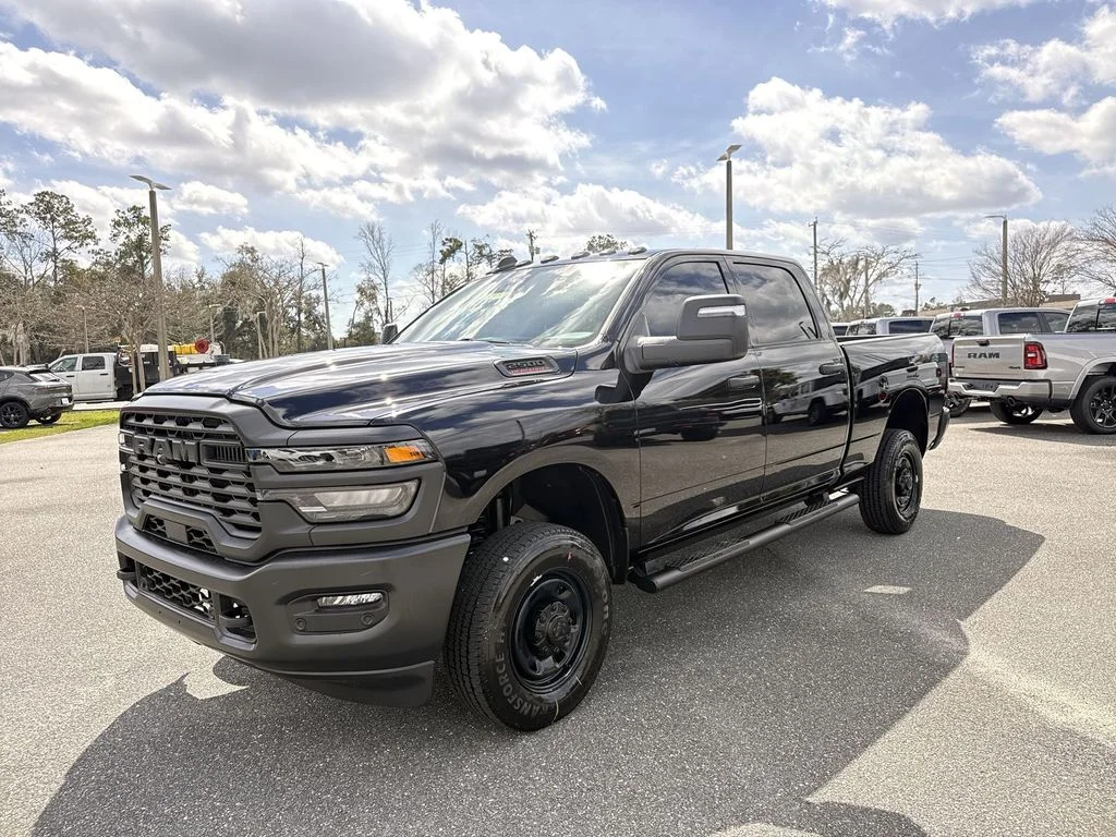 New 2026 Diamond Black Crystal Pearl-Coat Exterior Paint RAM Tradesman image 7