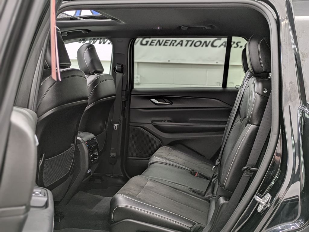 Used 2023 Black Jeep Altitude image 26