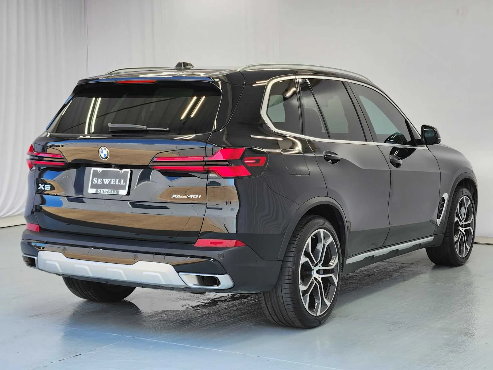 Certified Used 2025 Black Sapphire Metallic BMW xDrive40i image 8