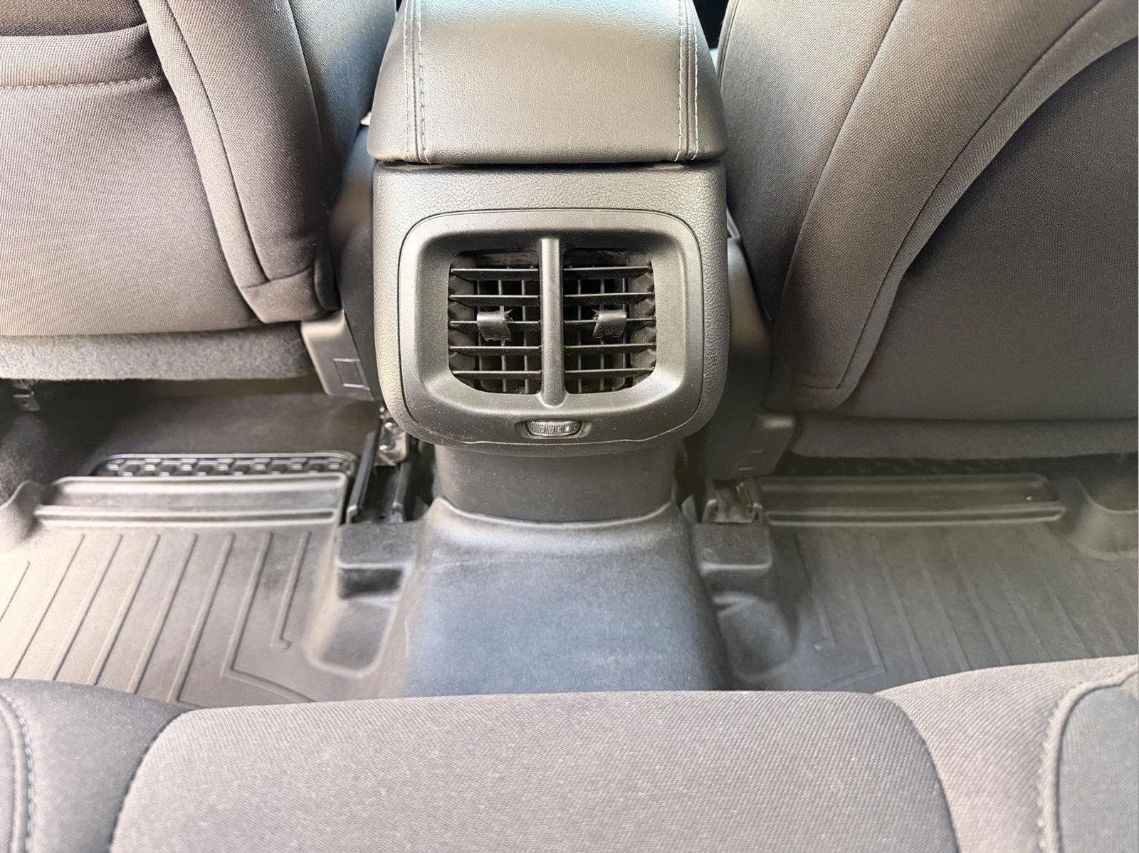 Used 2020 Slate Blue Pearlcoat Jeep Latitude image 10